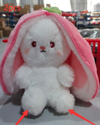 Wanghong Cute se transforma en un muñeco de peluche de conejo de fresa