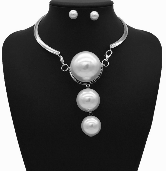 Large Pearl Pendant Necklace Exaggerated Jewelry